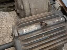 Продам електродвигун замчастини на гільйотину.