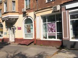 Продам. Магазин 109 м. кв. 1/5, верх вул. Робоча