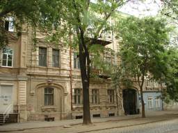 Продам старинный трех этажный особняк площадью 1336.6 м2