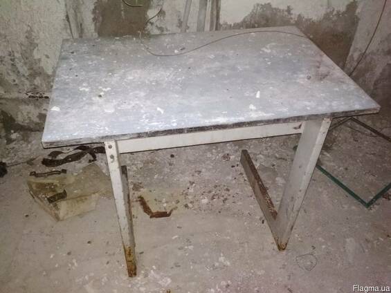 Продам столи, шкафи мет. для роздягання , сейфи Б/у
