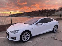 Продам Tesla 85d