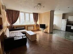 Продаж 2к квартири 87 кв. м на вул. Срібнокільська 1
