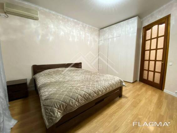 Продаж 4-к квартири гараж з автономним опаленням та власною електростанцією.