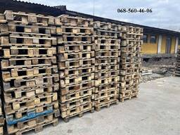 Продаж дерев'яних піддонів, що були у вжитку, за низькою ціною у Дніпрі.