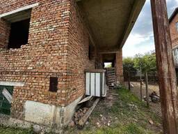 Продаж ділянки із будинком у Петриках.