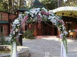 Прокат венчальных арок с живыми и искусственными цветами