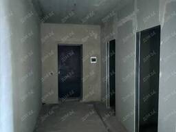 Простора квартира в новобудові.