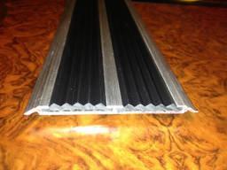 Противоскользящий алюминиевый порог АПР/2