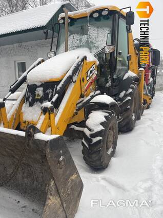 Прибирання і вивезення снігу екскаватором.