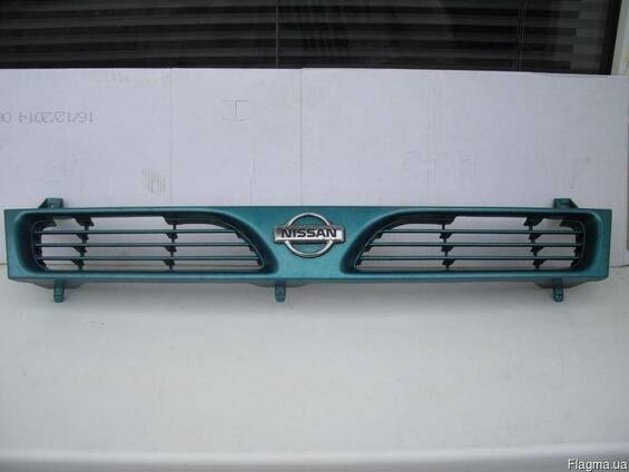Решетка радиатора Nissan Sunny N14