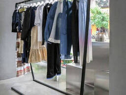 Рейл для магазинів одягу