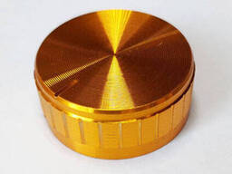 Ручка для переменного резистора R-08 под золото (D = 40мм H = 17мм), алюминий