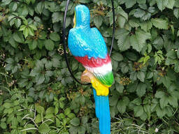 Садовая фигура Попугай в кольце голубой металл+керамика 59 см