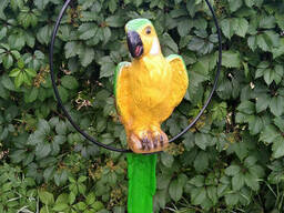 Садовая фигура Попугай в кольце зеленый металл+керамика 59 см