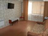 Сдам 2 комнатную квартиру в центре г. Скадовска на 4/5 эт. дома. Цена 4000 грн. - фото 1