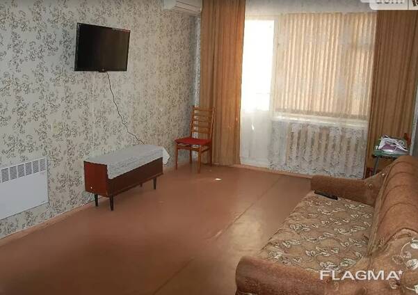 Сдам 2 комнатную квартиру в центре г. Скадовска на 4/5 эт. дома. Цена 4000 грн.