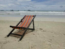 Шезлонг пляжный