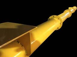 Шнековый транспортер с бункером