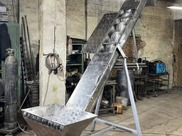 Шнековый транспортер в желобе из нержавеющей стали