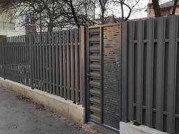 Відчуйте якість і стиль з парканом із металевого штахетника!