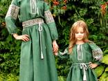 Сімейний комплект одягу з натурального льону з вишивкою в єдиному стилі