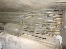 Скляна лабораторна градуйована трубка з краніком - бюретка.