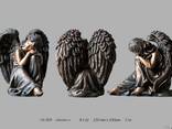 Скульптура ангела на коліні - фото 4
