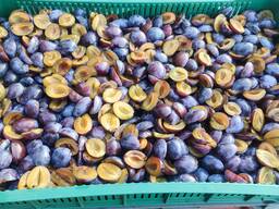 Слива заморожена без кісточки