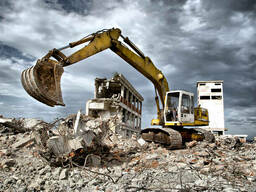 Демонтаж будинків дач сараїв знесення будівель Глеваха київська обл.