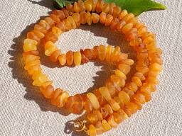 Сонячне янтарне намисто із натурального необробленого бурштину, светлый янтарь