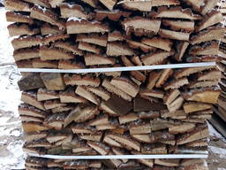 Специально упакованные дубовые дрова на поддонах, без нацено