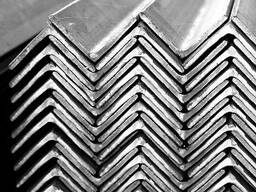 Стальной уголок