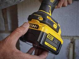 Аккумуляторная батарея Stanley Fatmax SFMCB204