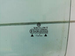 Стекло двери слева сзади зелен. Пассат Б-3, 333 845 205