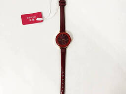 Стильные красные наручные часы женские. С блестящим ремешком. В чехле. Модель 41794