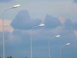 Столбы освещения, металлические опоры освещения