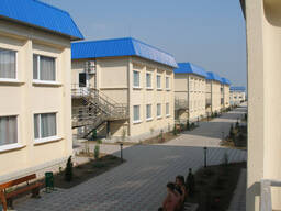 Строительство микрорайона из несколких двухэтажных зданий с планирование 4х квартир