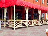 Строительство летних площадок из дерева для кафе, ресторанов