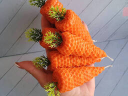 Свеча из вощины Морковка