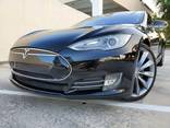 Tesla Model S 2013 - электромобиль бизнес-класса