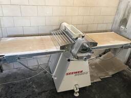 Тісторозкаточна машина