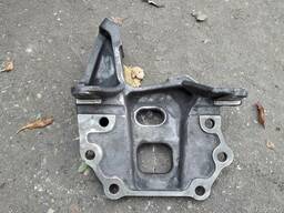 Тракторные з/части Т-150 кронштейн з/моста, подушка ст. 45Л