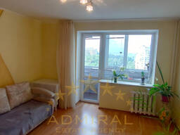 Трикімнатна Квартотира На Митниці