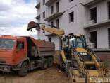 Услуги аренда экскаватора погрузчика CAT и самосвалов KAMAZ - фото 1