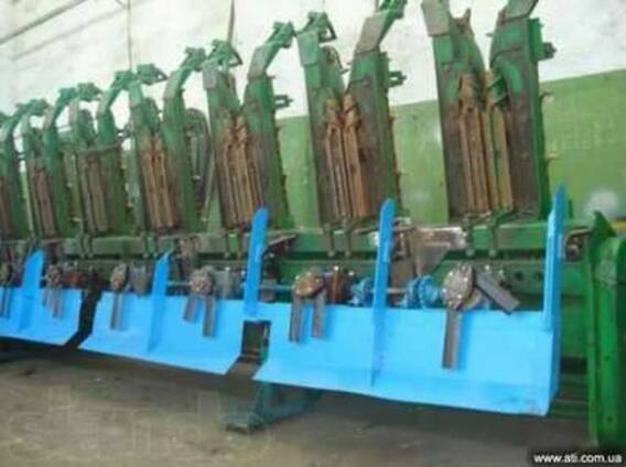 Установка измельчителя на кукурузную жатку John Deere, CASE