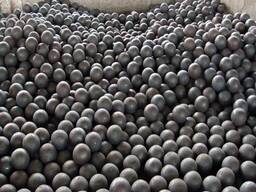 У продажу кулі, що мелють d120, гр. твердості 3-4, у кількості.