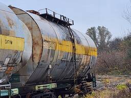 Вагони цистерни 15-1534 ,63 куб. є нижній злив, в утепленні