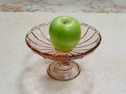 Ваза креманка цукерниця на ніжці карамельне кольорове радянське скло Вживане