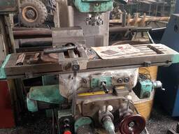 Вертикально-фрезерний станок 6Р11