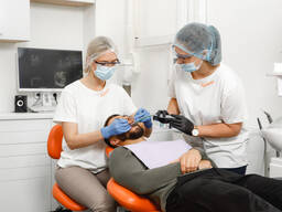 Відбілювання Beyond — фотовідбілювання зубів